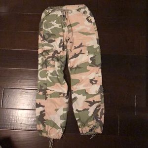 camo cargo pants in perfect condition